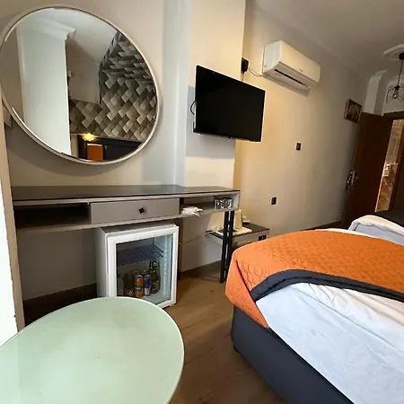 The House Boutique's 3*